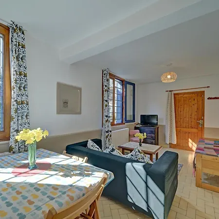 Holiday home Les Rosiers *