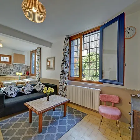 Holiday home Les Rosiers